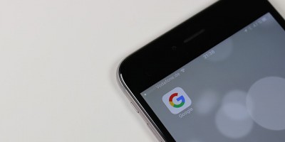 Représentation de l'Index Mobile-First par une application Google sur smartphone